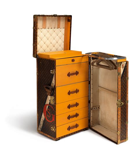 history of louis vuitton suitcase.